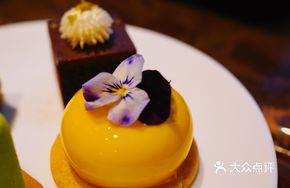 Signature Dessert Counter