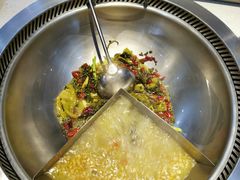 秘制藤椒酸菜锅-吃城都·鱼蛙火锅(西玉龙街店)