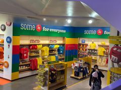 -m豆巧克力世界(上海世茂广场店)