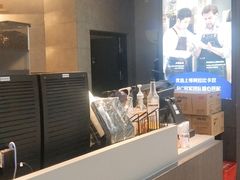 -瑞幸咖啡(岳家嘴地铁站店)