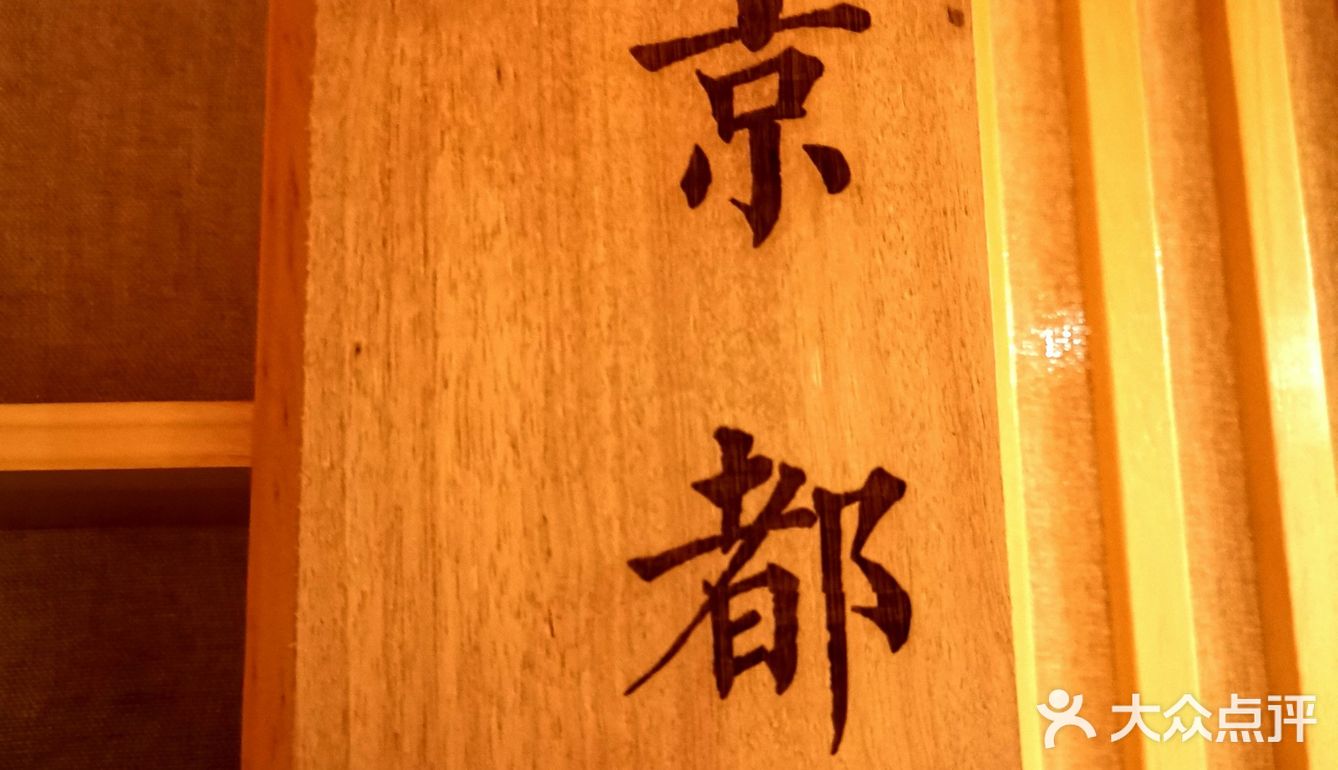 发饰挂件，还有扇子之类的