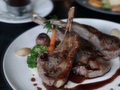 碳烤羊排配蔬菜及迷迭香红酒汁-WOLFGANG PUCK KITCHEN & BAR(迪士尼小镇店)