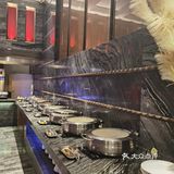 自助餐厅是一个让人吃饱喝足的地方
