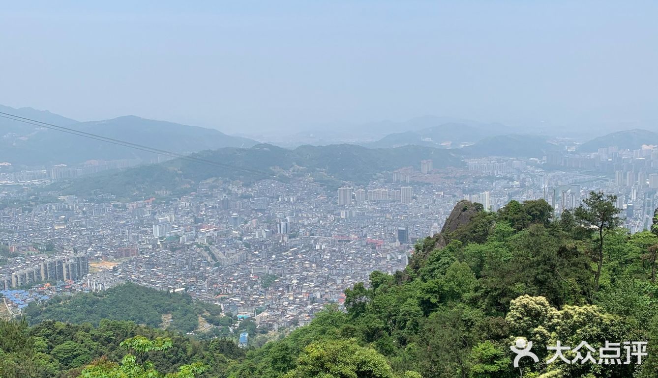 一座山一片城
