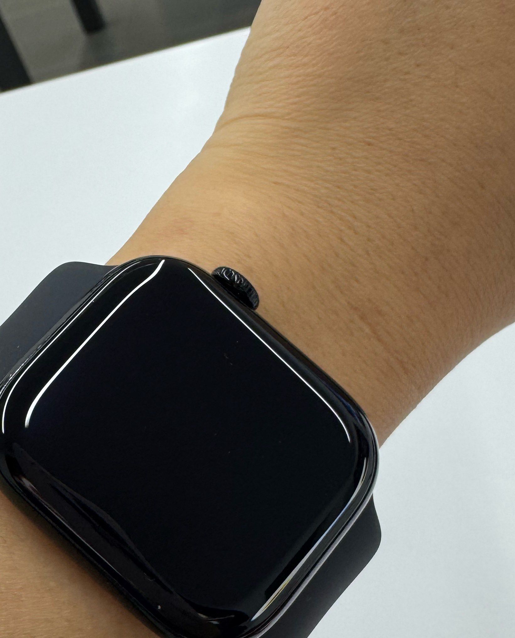 今天去看了手表s10果断拿下黑色的非常酷