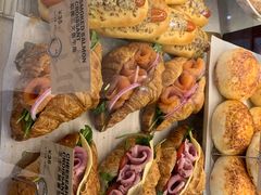 芝士火腿番茄牛角-PAPER STONE BAKERY(天汇广场店)