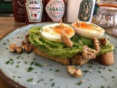 牛油果煮蛋吐司-RAC BAR(安福路店)