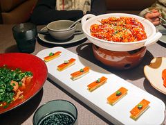 鱼子酱脆皮松板肉-一川二水•粤川醉(CP静安店)