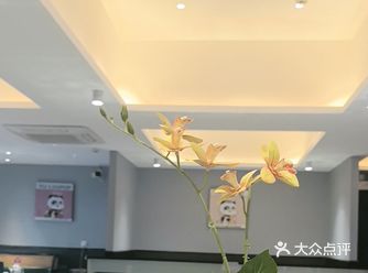 餐厅装修风格多样，既有现代简约又不失中式典雅的设计