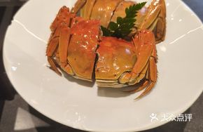 Plum-Scented Steamed Drunk Crab