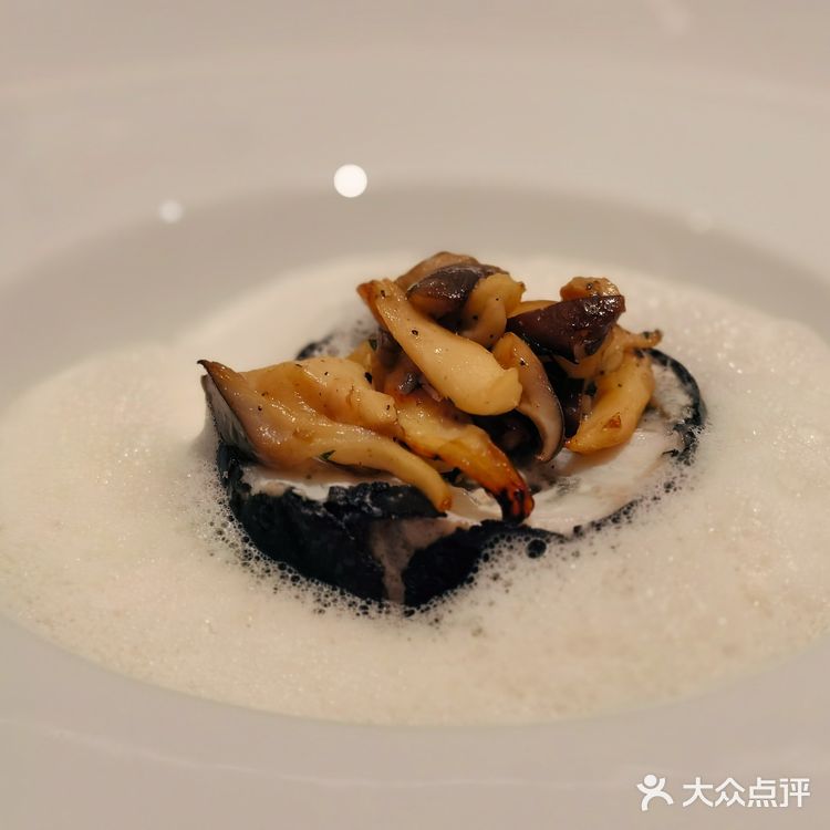 我还是愿意称偲厨为成都法餐综合第一！因为这两个人[得意]