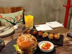 -HIGH FIVE哈福手工汉堡(桂林路店)