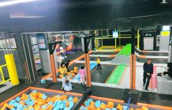 -蹦贝运动中心·蹦床·攀岩·闯关(龙岗店)