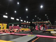 -嘿哟动霸CHUA·新潮玩运动娱乐中心·蹦床滑冰团建乐园
