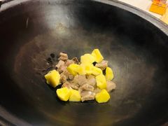 -王老六铁锅炖鱼(长春路店)