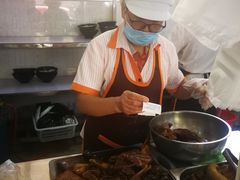 -鸿浩扒猪脚米线