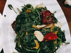 老坛酸菜炝炒红薯尖-眉州东坡·熊猫主题餐厅(枫蓝店)