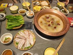 腊排骨加腊猪蹄大锅-阿婆情腊排骨火锅·野生菌季(古城旗舰店)