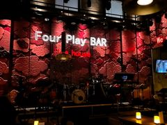 -FOUR PLAY BAR