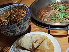 -大众跷脚牛肉馆·非遗传承单位(峨眉山店)