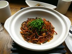 新素菜一绝煲-马仕玖煲·融合菜·酥不腻烤鸭(人大店)