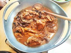 小鸡炖蘑菇-关东小磨东北菜(上海长风大悦城店)