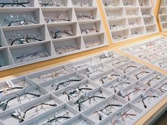 -光明眼镜·蔡司授权(徐泾店)