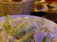 牛油果鸡胸凯撒沙拉-Ambra Haus琥珀屋精酿餐厅(宝山店)