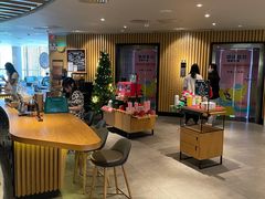 等位区-星巴克(夏日百货店)