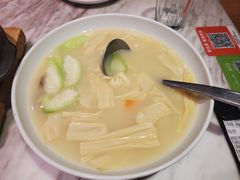 浓汤胜瓜煮鲜腐竹-汤城小厨•粤菜•靓汤(西直门凯德MALL店)