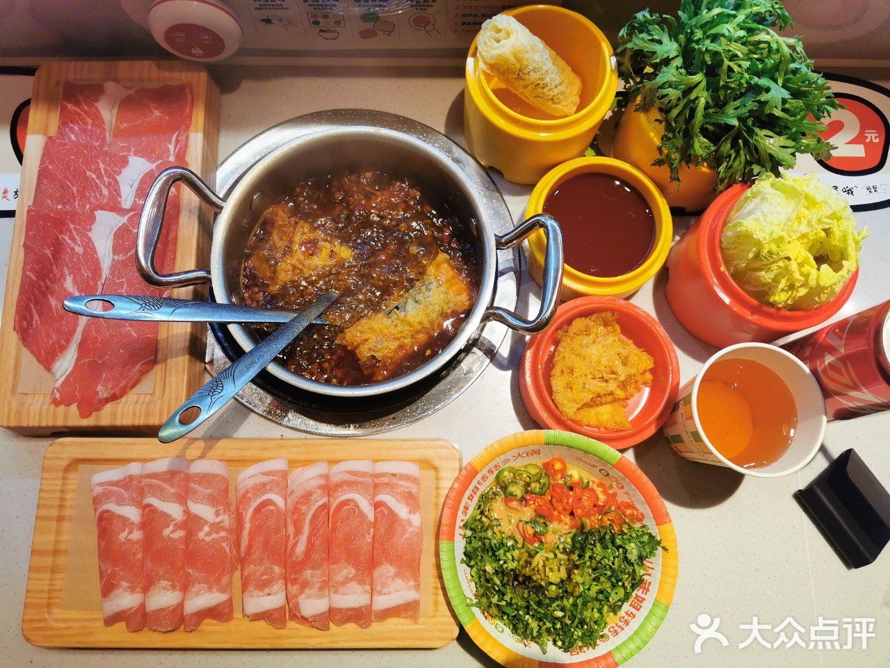 滨湖万达对面开了一家不一样的旋转火锅：小朱姐转转火锅！