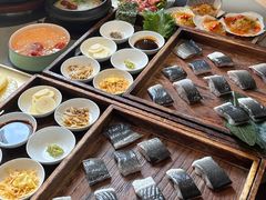 -围炉肉舍•炭烤活鳗•丹东海鲜烤肉(步行街店)