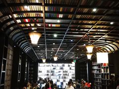 -钟书阁(松江泰晤士小镇店)