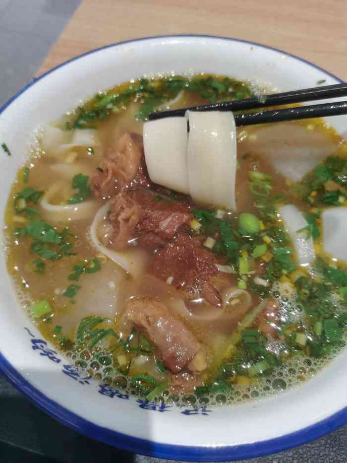 陈厚元牛肉面(富力中心店)-"晚上8点了,生意还是很不错的.店内设有洗.