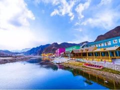 -百里峡七彩艺术小镇