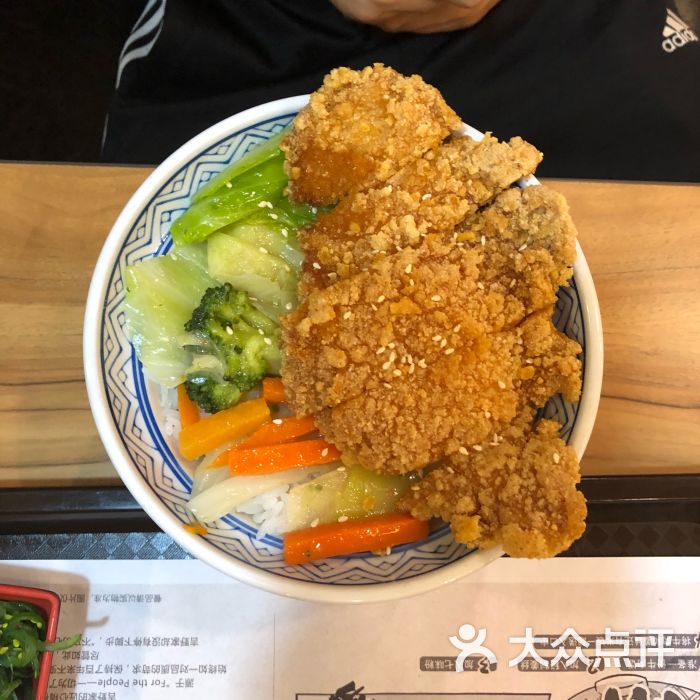 枫叶鸡排鲜蔬饭