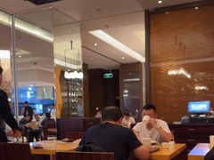 -上海西藏大厦万怡酒店Momo Cafe(徐汇店)