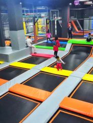 -蹦贝运动中心·蹦床·攀岩·闯关(龙岗店)