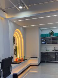 -V7 HAIR SALON