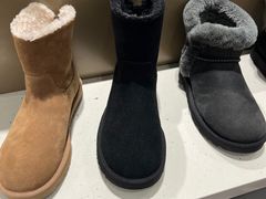 -UGG(燕莎奥特莱斯购物中心店)