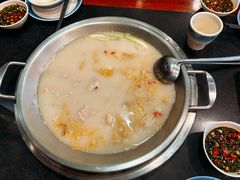 -老来福·非遗酸汤兔(凯旋路店)