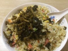 火腿肠蛋炒饭-小许三鲜砂锅馄饨店(家多乐烟酒店)