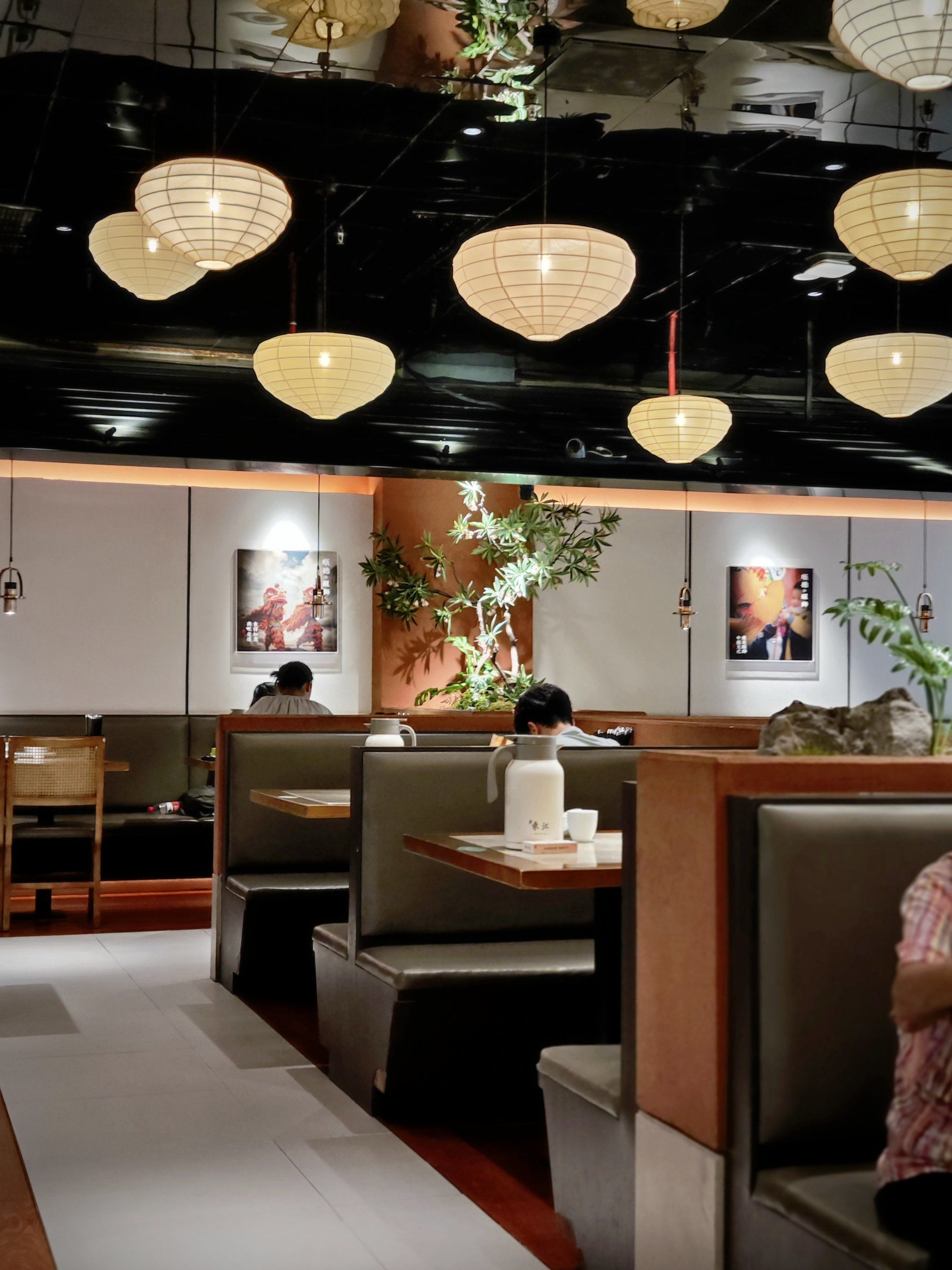 现代感餐馆装饰