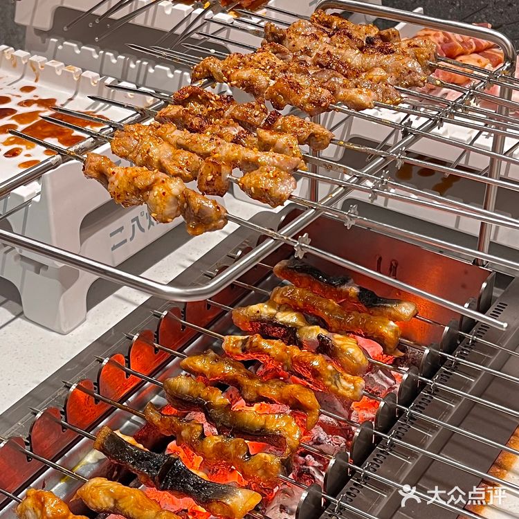谁信啊，我竟然在烤串店里吃上烤活鳗了
