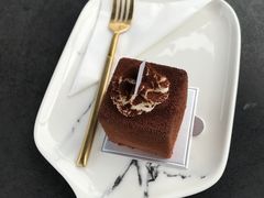 -UNI UNI(环亚凯瑟琳店)