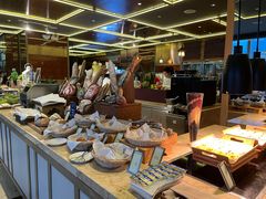 -大中华希尔顿酒店-念自助餐·嗨啤·小龙虾