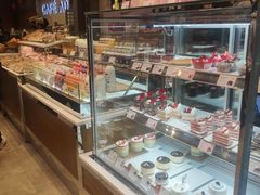 面包甜点陈列柜-巴黎贝甜(常德路店)