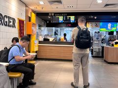 -麦当劳(上海虹桥站30B检票口楼上)