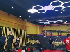 -爱蹦iBOON蹦床运动馆(江汉店)