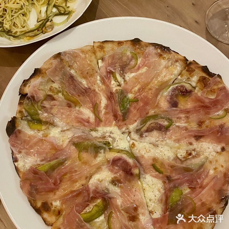 意大利餐酒馆｜木炭窖炉烤制的pizza🍕